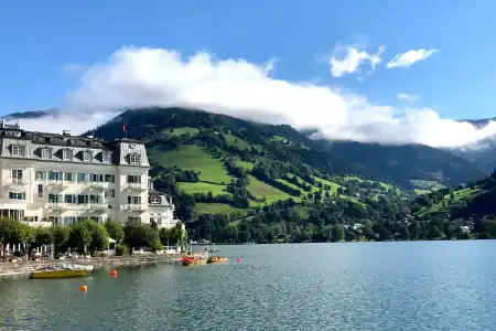 🇦🇹 برنامج سياحي إلى النمسا – زيلامسي | 6 أيام و5 ليالٍ من نعيم جبال الألب 🏔️❄️