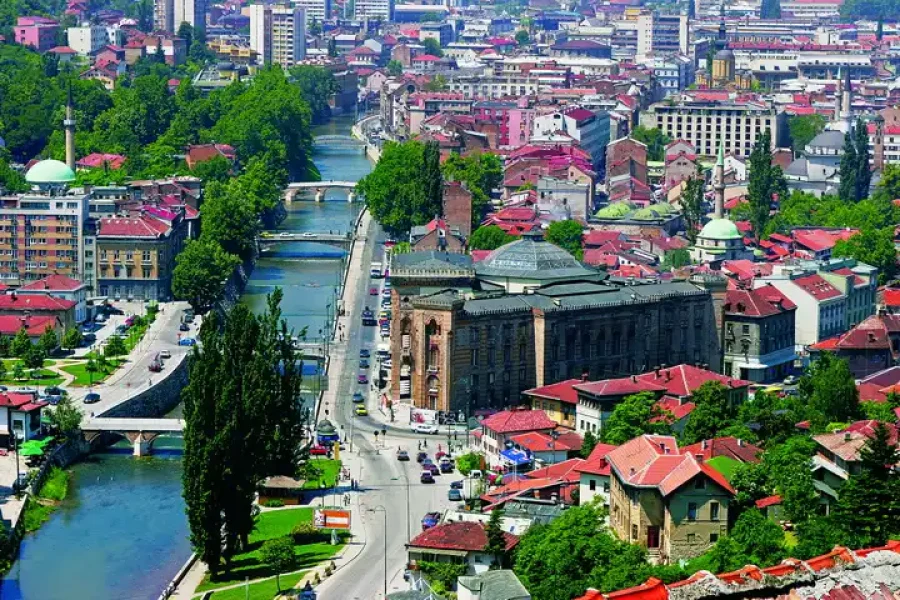 🇧🇦 برنامج سياحي إلى البوسنة: 6 أيام و5 ليال – سراييفو وموستار والجبال الأولمبية وتريبيفيتش 🏔️🕌🌉