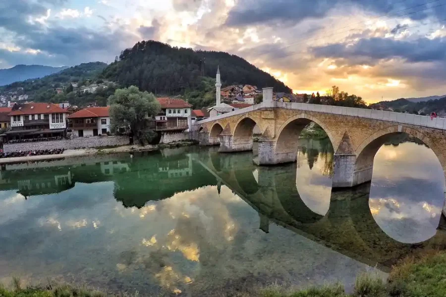🇧🇦 برنامج سياحي إلى البوسنة – 9 أيام و8 ليالٍ: سراييفو وموستار وعجائب الطبيعة 🏔️🌊