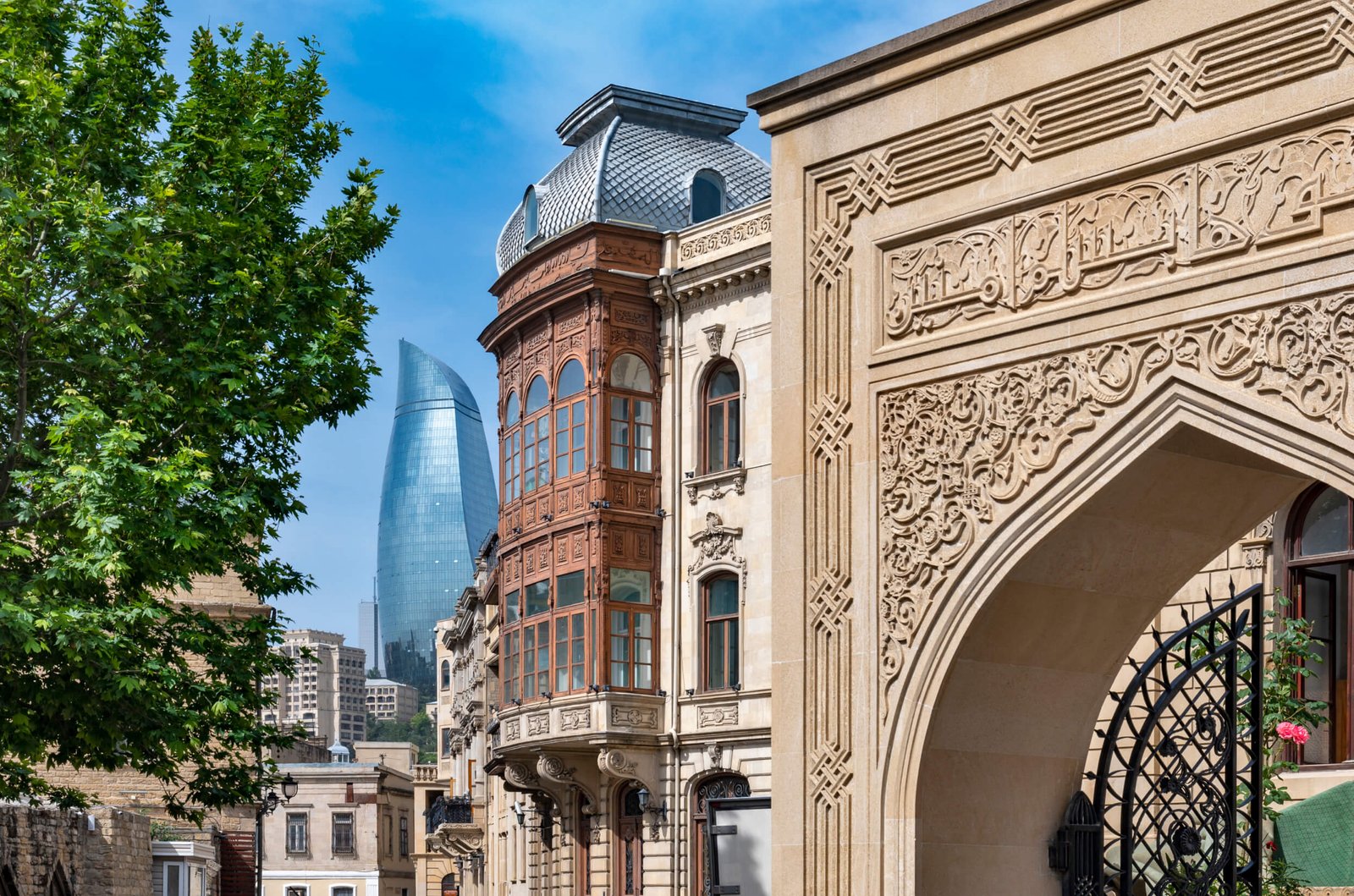 <span>🏙️ Day 2 </span>Baku City Tour – Culture & Architecture