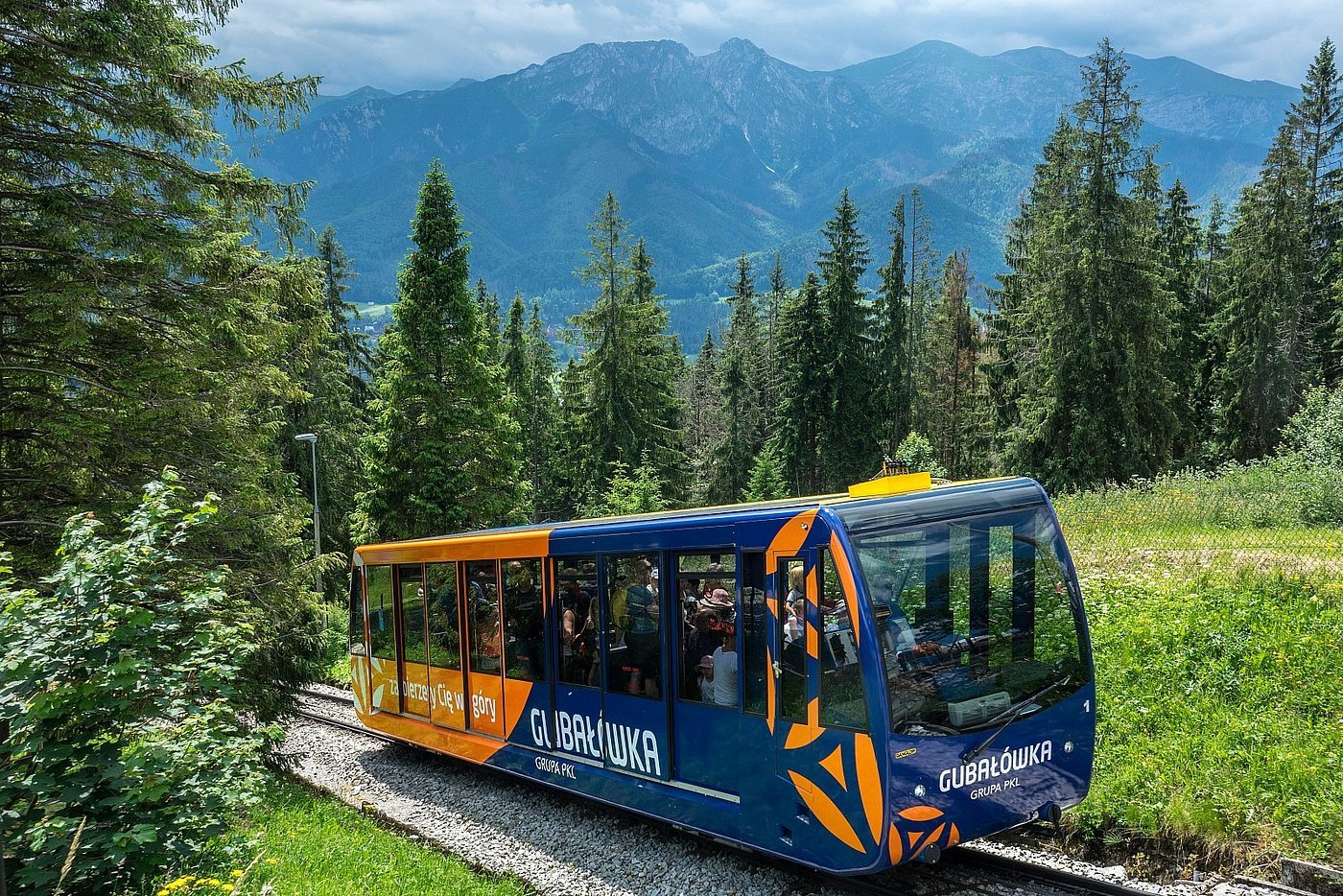 <span>🕛 12:00 PM </span>Gubałówka Funicular Ride