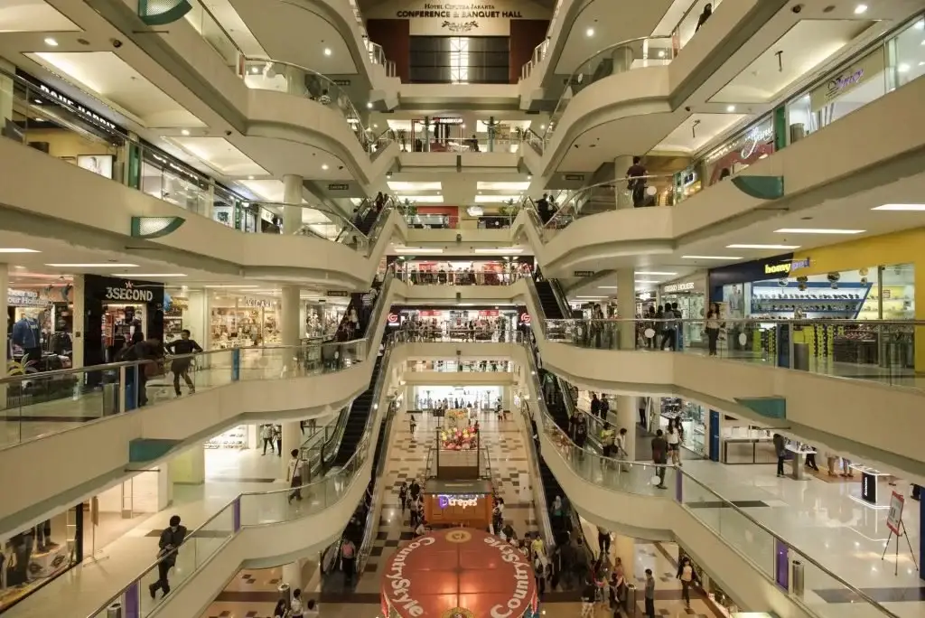 🛍️ اليوم الخامس: جولة في مركز جاكرتا التجاري