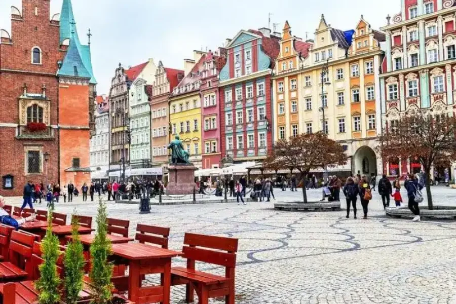 🇵🇱 A Tourist Program to Poland: 4 Days / 3 Nights in Warsaw 🏙️✨