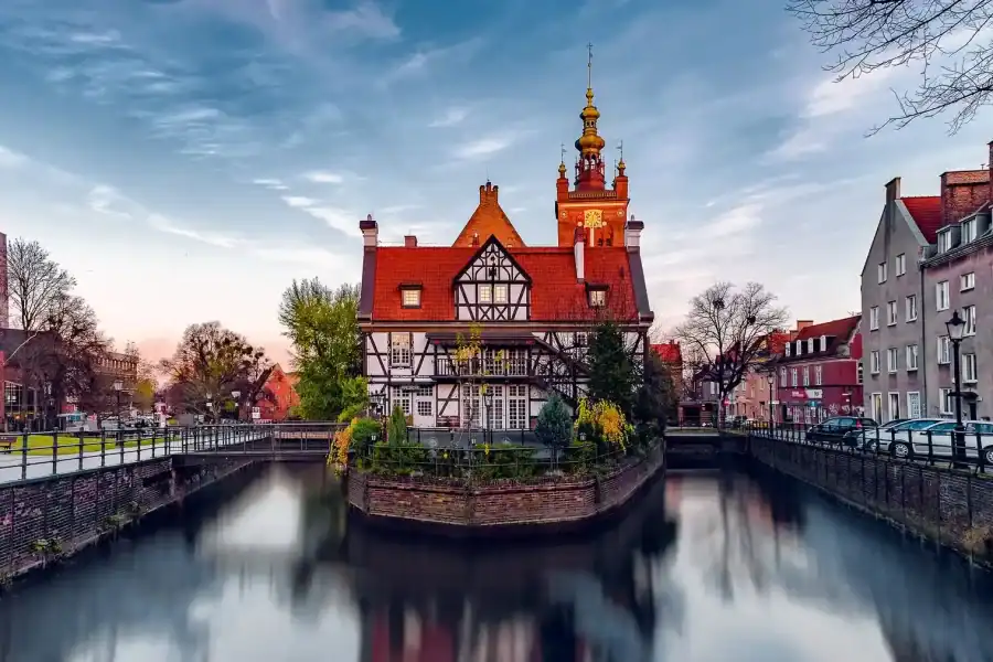 🇵🇱 Luxury Tourist Program to Poland in Summer – 8 Days / 7 Nights 🌞🏔️