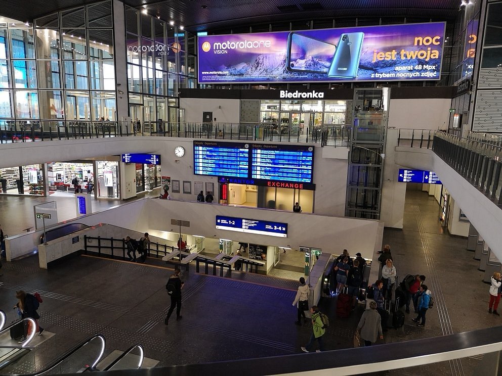 <span>📅 Day 1 </span>Arrival in Warsaw ✈️🏨
