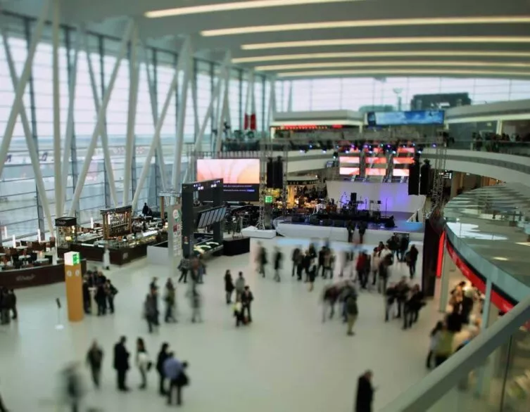 <span>🛬 اليوم الأول</span> أهلاً بكم في بودابست